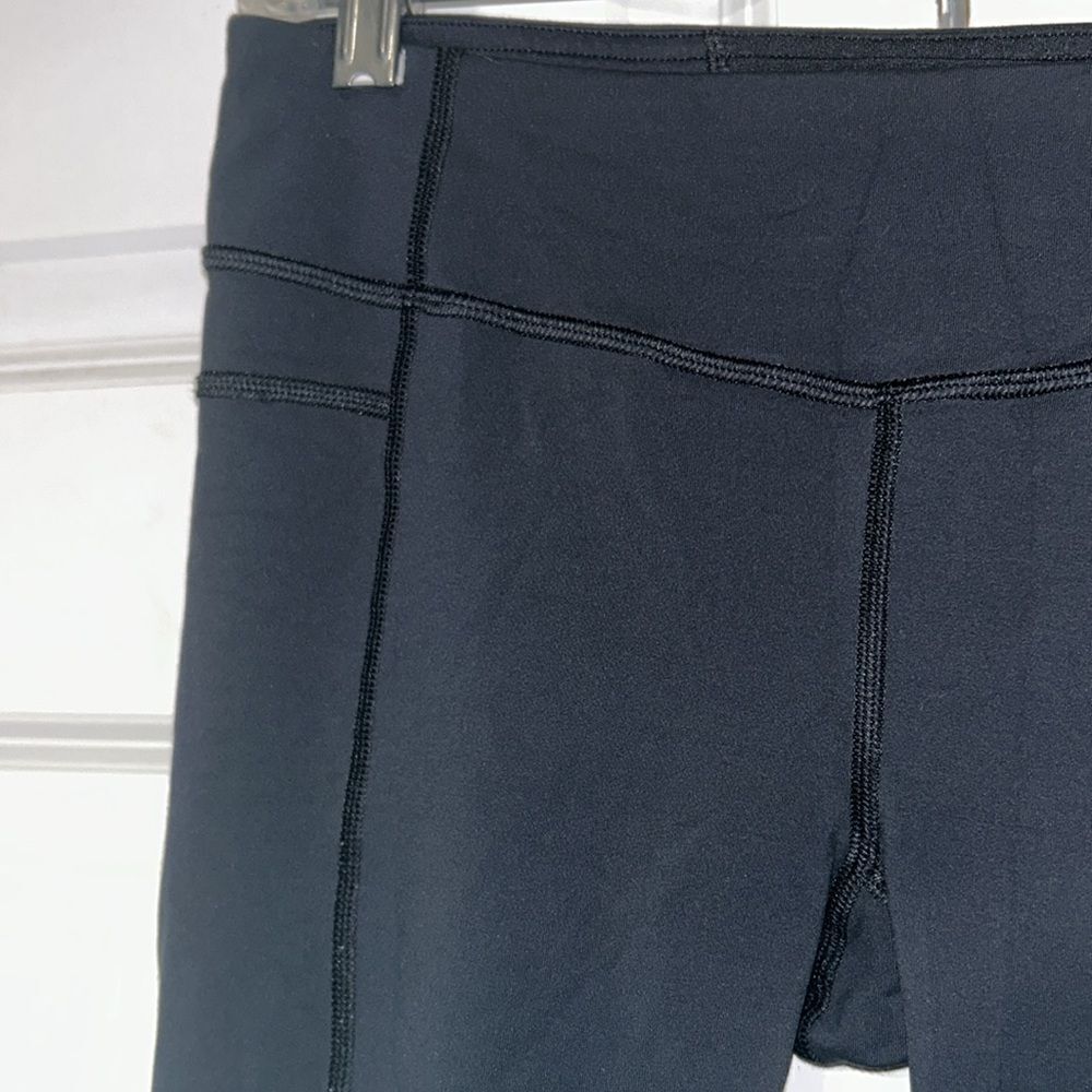 Lululemon size 6 workout pants - Picture 3 of 7